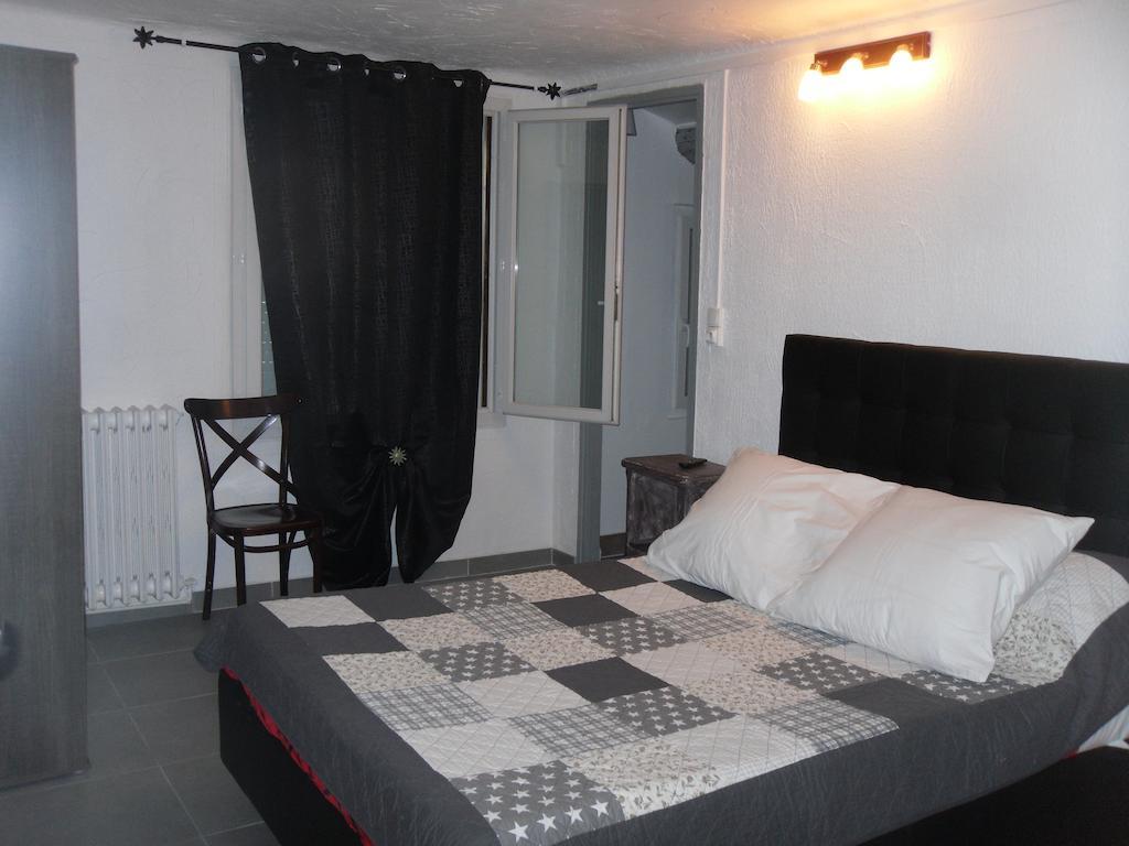 Hotel Restaurant Le Mistral Peipin Rom bilde